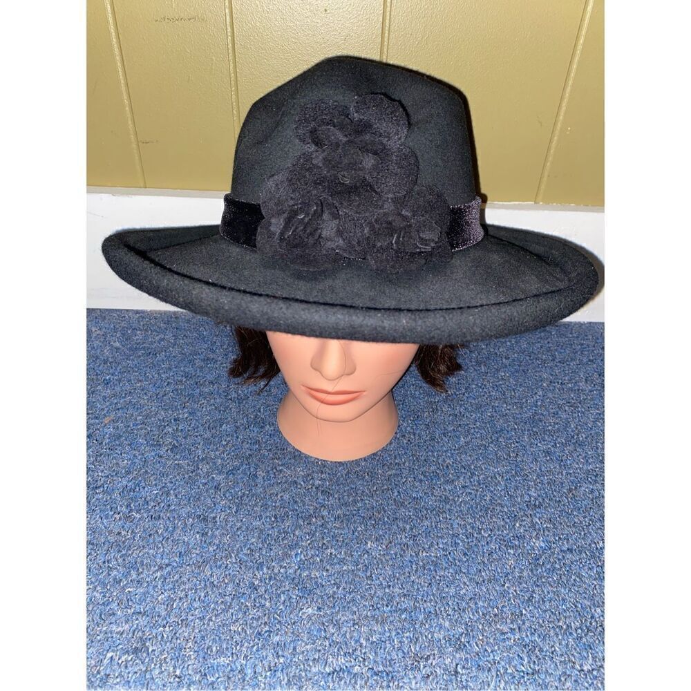 Women OS 100% wool brim hat w/satin ribbon w/  floral appliqué on front of hat